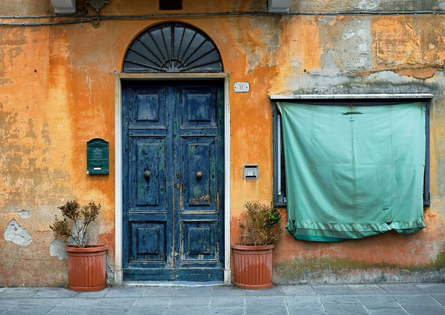 Levanto an der ligurischen Küste mit dem umliegenden Hügelland