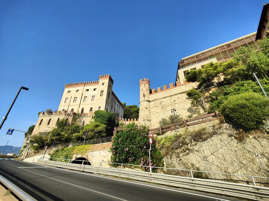 Castello Borelli oberhalb von Borghetto Santo Spirito