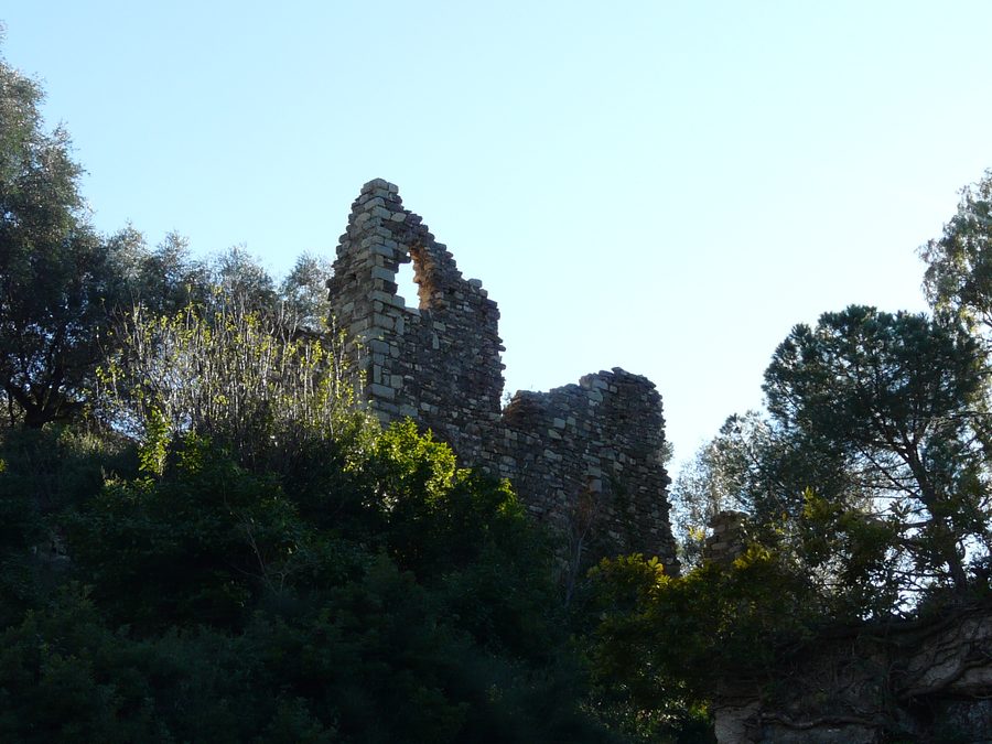 Ruinen des Castello di Andora in Ligurien