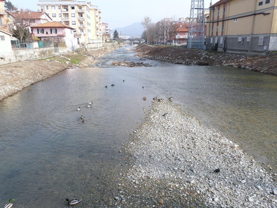 Der Fluss Bormida di Pallare bei Carcare in Ligurien