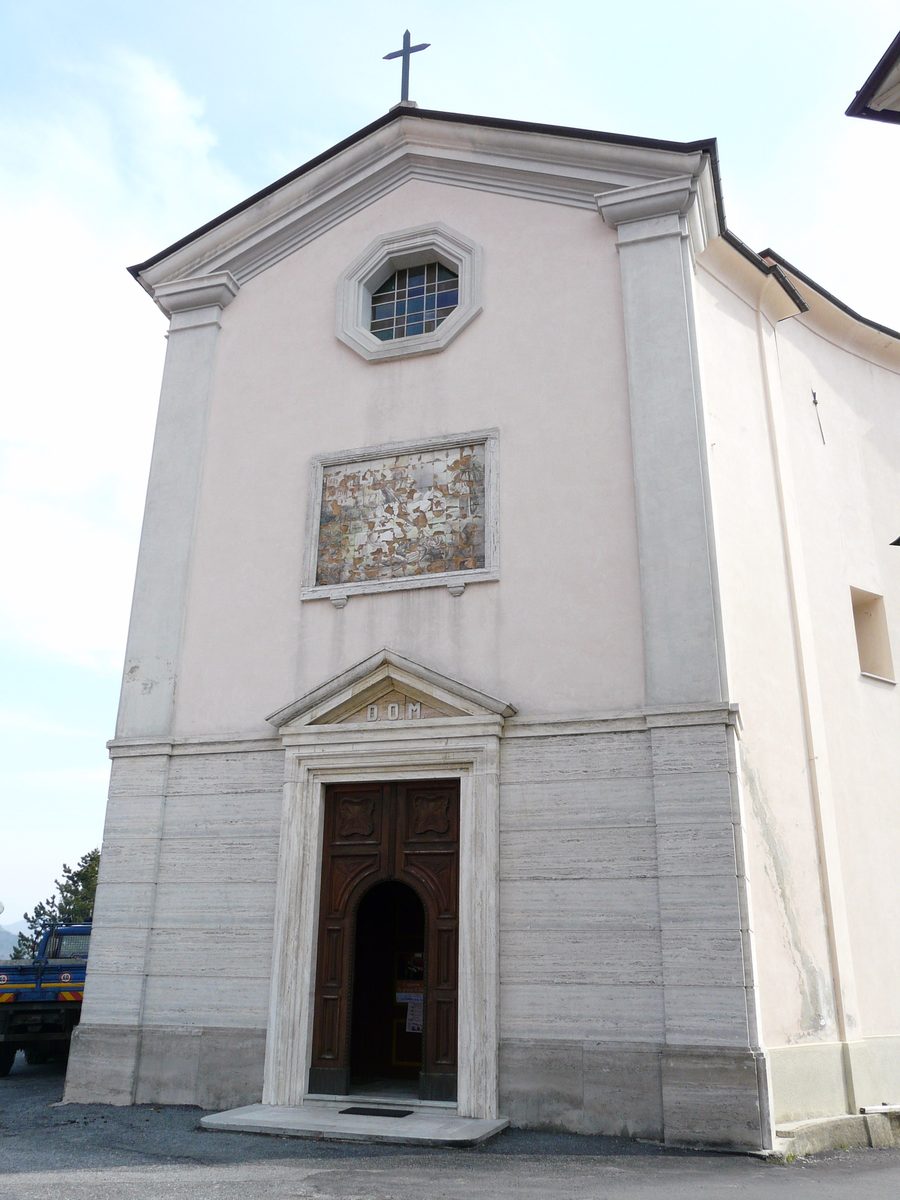 Fassade der Kirche San Giorgio in Bormida