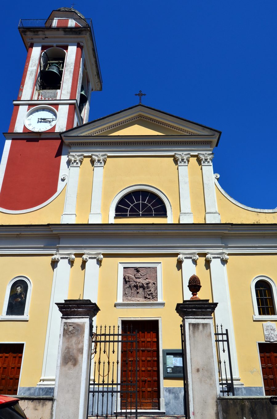Außenansicht der Chiesa di San Martino in Bargone, Ligurien