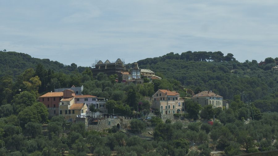 Blick auf den historischen Ortsteil Castello von Andora