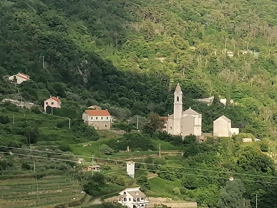 La chiesa di San Giorgio e l'oratorio di San Bartolomeo a San Giorgio, visti dalla Strada Provinciale 8 a San Filippo, Vezzi Portio.