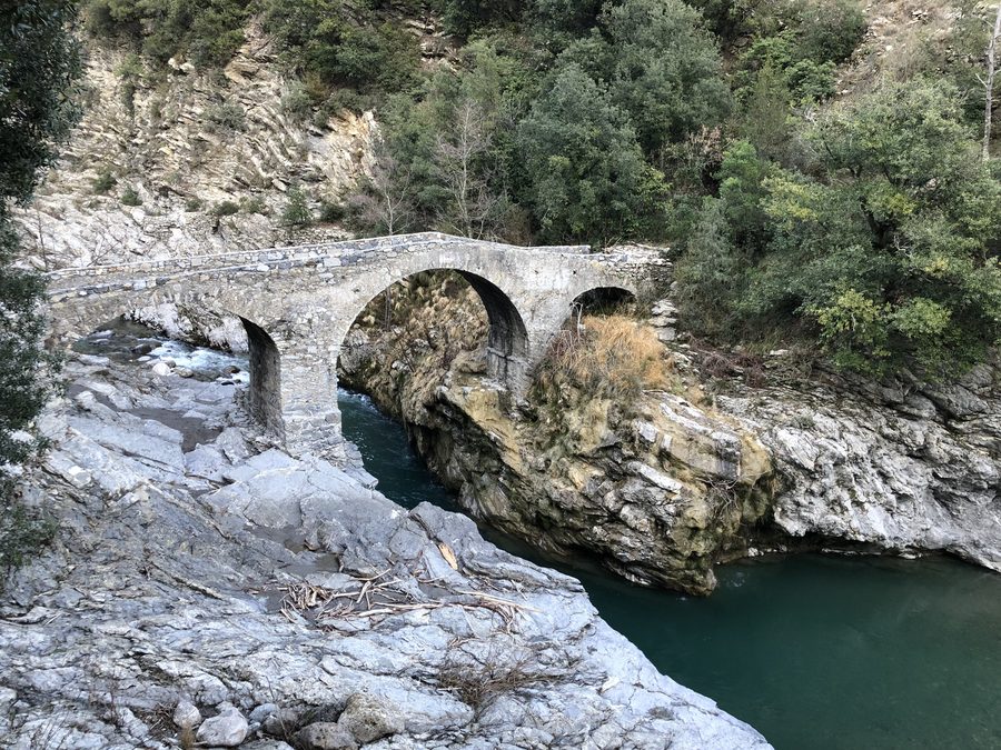 Historische Steinbrücke von Fanghetto über den Roya in Olivetta San Michele