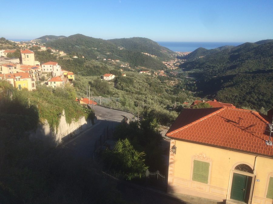 Panorama des grünen Val Maremola in Ligurien