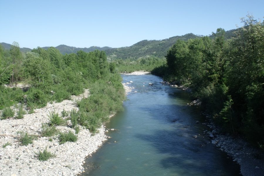 Der Fluss Vara bei Borghetto di Vara in Ligurien
