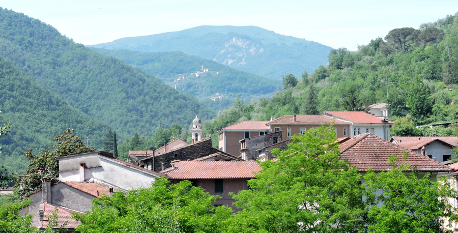 Panorama von Borghetto d'Arroscia in Ligurien