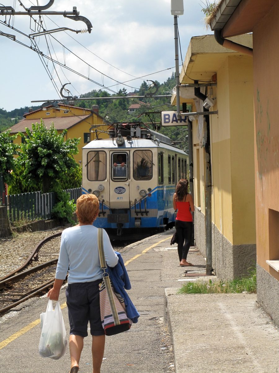 Trenino di Casella auf der Schmalspurbahn in Ligurien