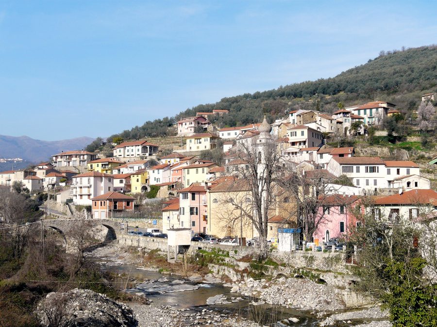 Panorama von San Lazzaro Reale bei Borgomaro in Ligurien