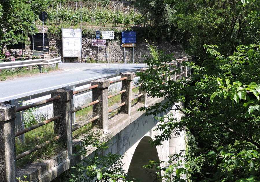 Brücke der Staatsstraße durch die Valle Arroscia bei Giara di Rezzo