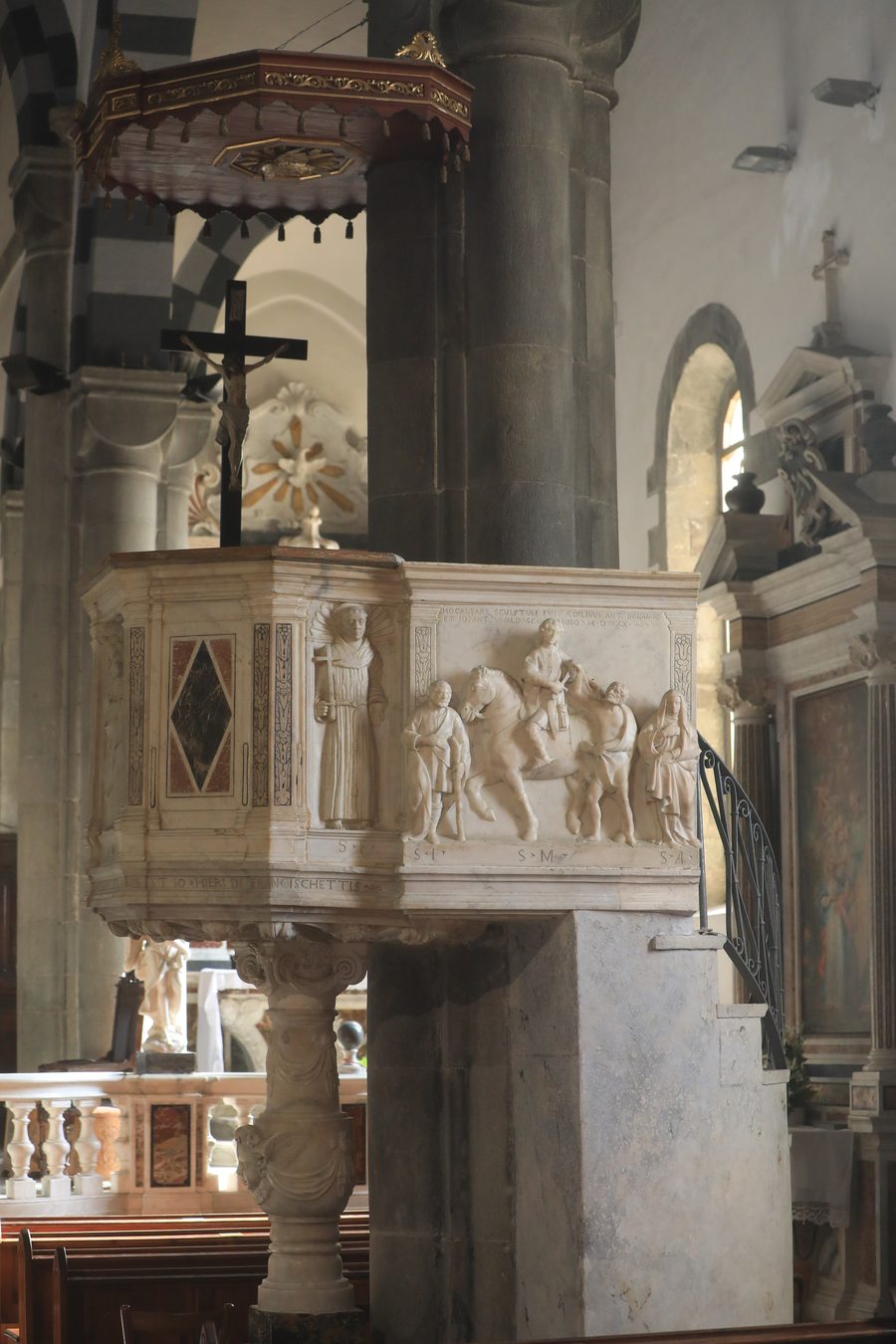 Kanzel in der Kirche San Giovanni Battista in Riomaggiore