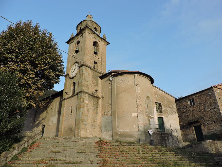 San Martino in Biassa mit Apsis und Glockenturm