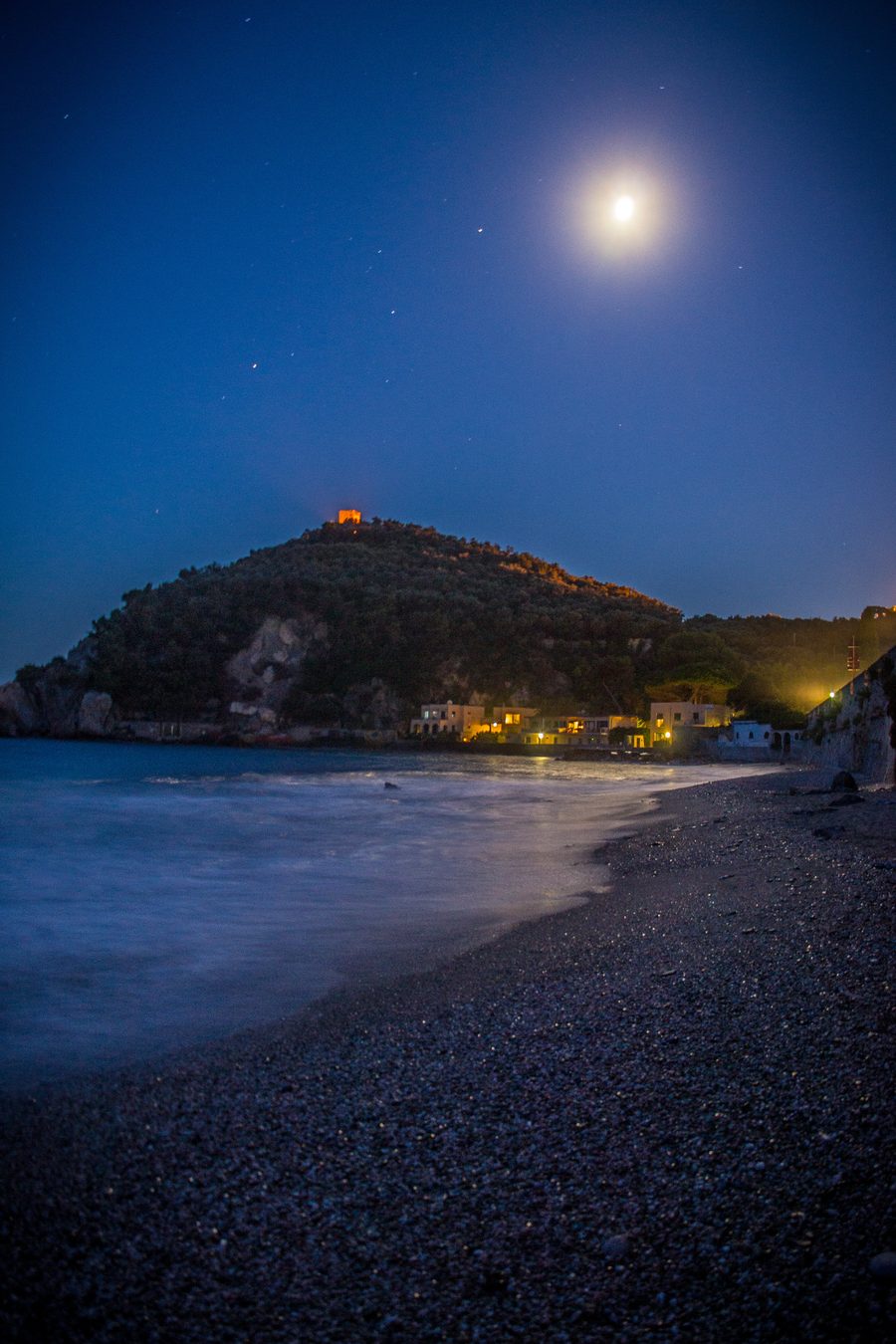Baia dei Saraceni bei Varigotti mit Küste und Meer