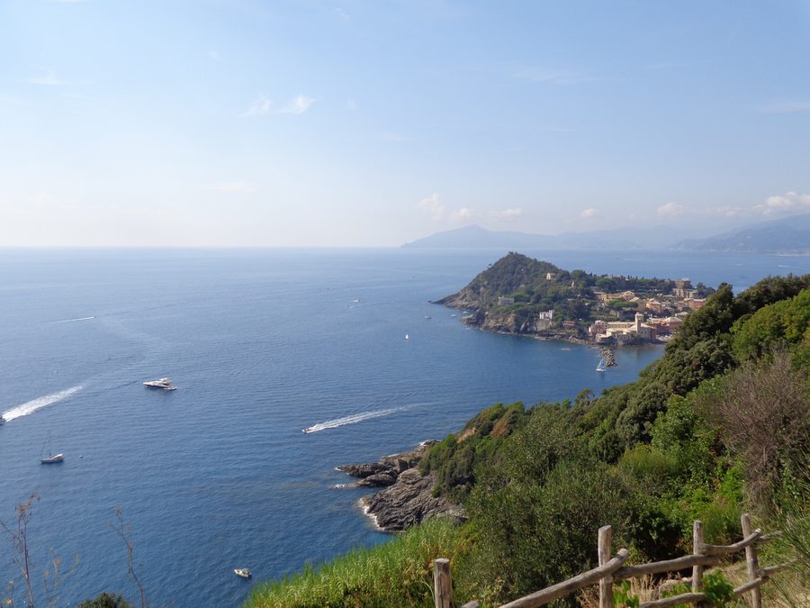 Blick von Punta Manara auf Sestri Levante und die Baia del Silenzio