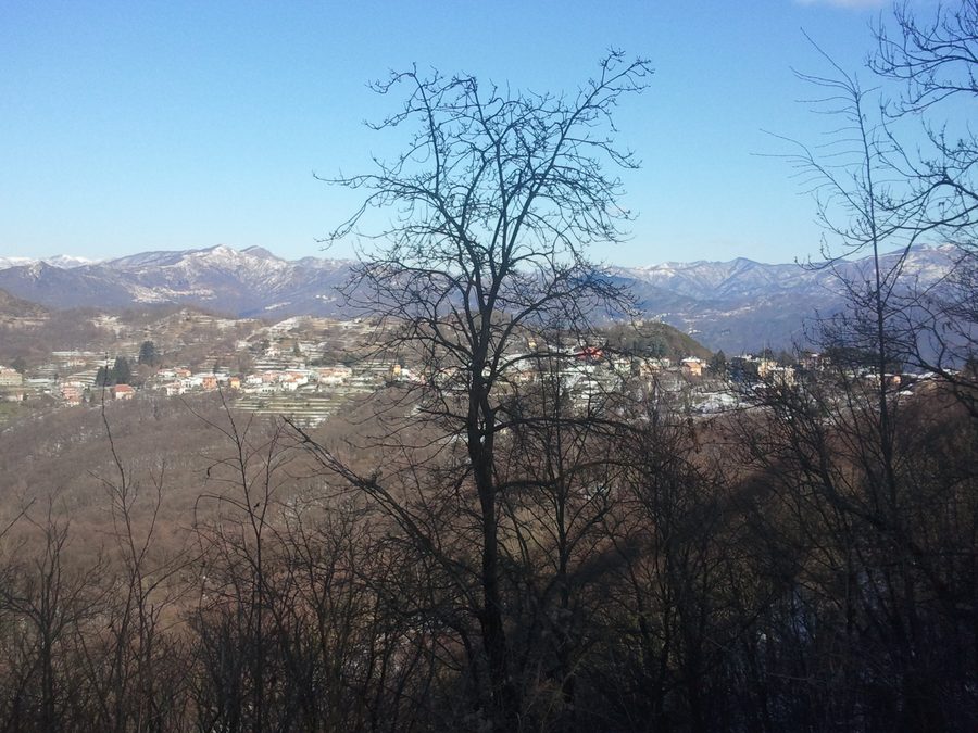 Blick auf Sant’Alberto di Bargagli von den grünen Hängen des Croce dei Fo