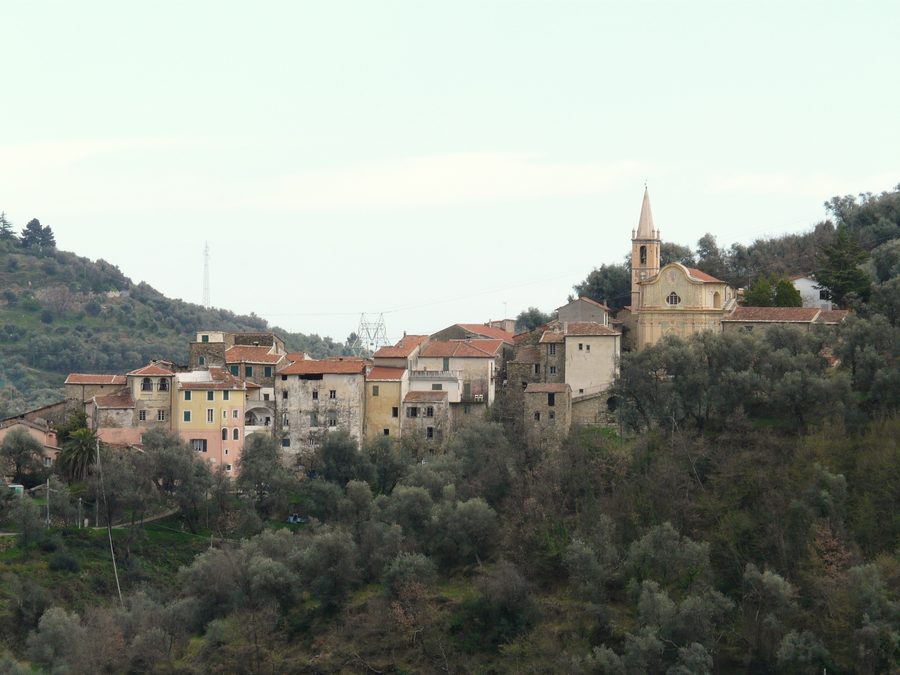 Panorama von Torre Paponi in Ligurien