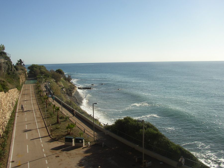 Küstennahe Fuß- und Radwegverbindung bei San Lorenzo al Mare in Ligurien