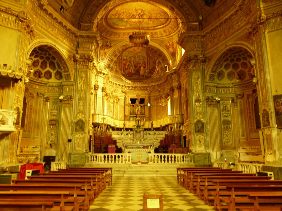 Innenraum der Kirche San Nicolò in Calice Ligure