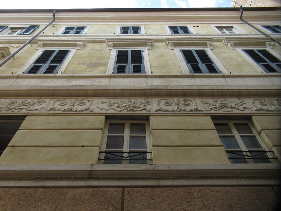 Fassade des Palazzo Oddo in Albenga