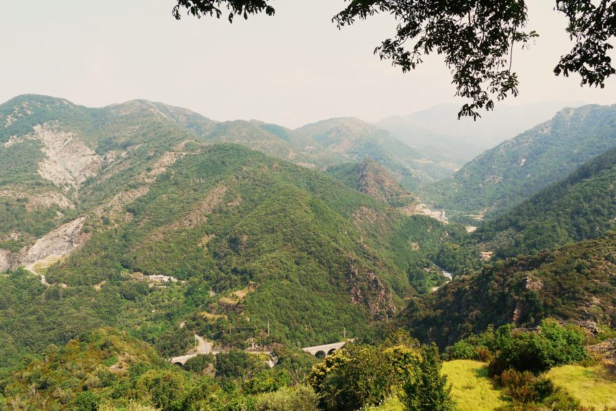 Panorama des Val Graveglia in Ligurien, gesehen von Nascio nach Norden