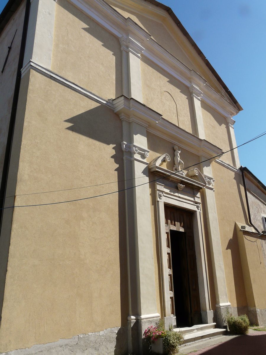 Fassade der Pieve San Michele Arcangelo in Ponzano Superiore