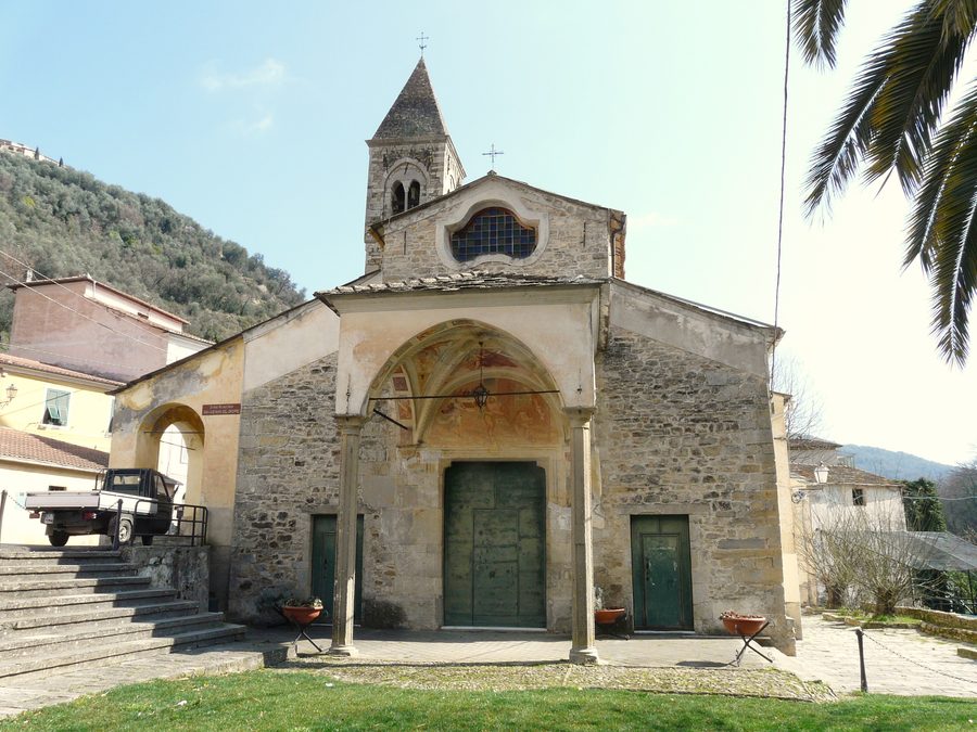 Außenansicht der Pfarrkirche San Giovanni del Groppo in Prelà