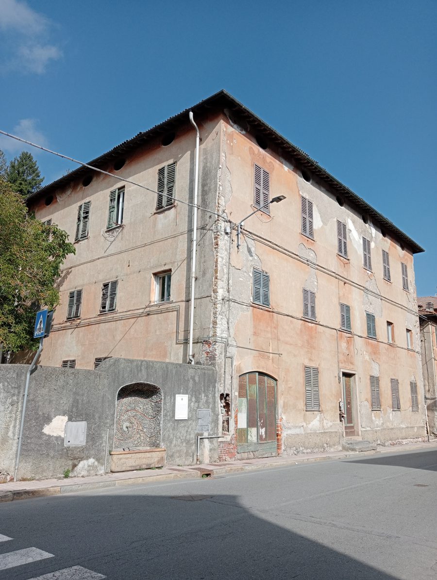 Palazzo Spinola im Ortsteil Borgo Fornari von Ronco Scrivia