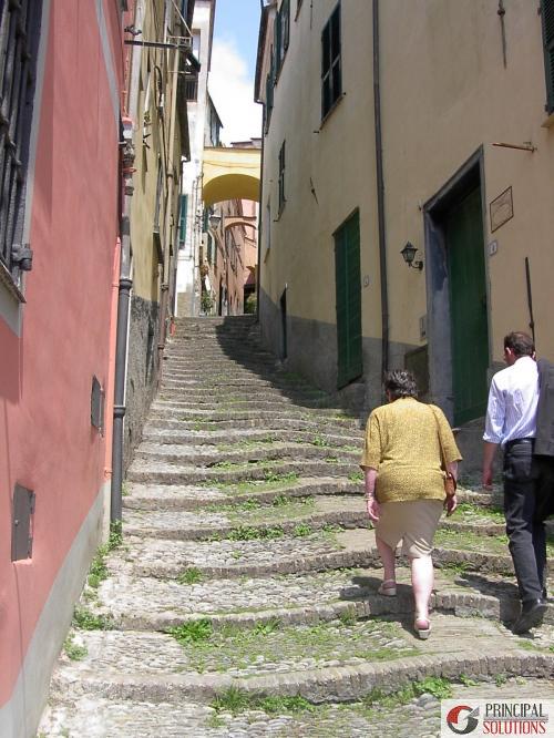 Treppe zur Altstadt Cervo
