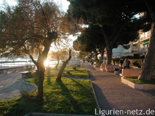 Strandpromenade S. Bartolomeo